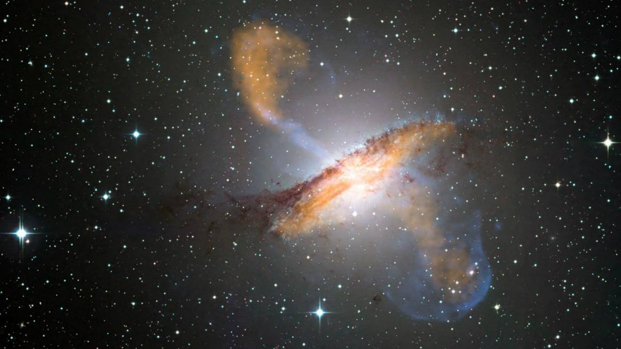 Попав в черную дыру, нельзя выжить. Вы вряд ли сможете выбраться из Черной дыры. Фото.