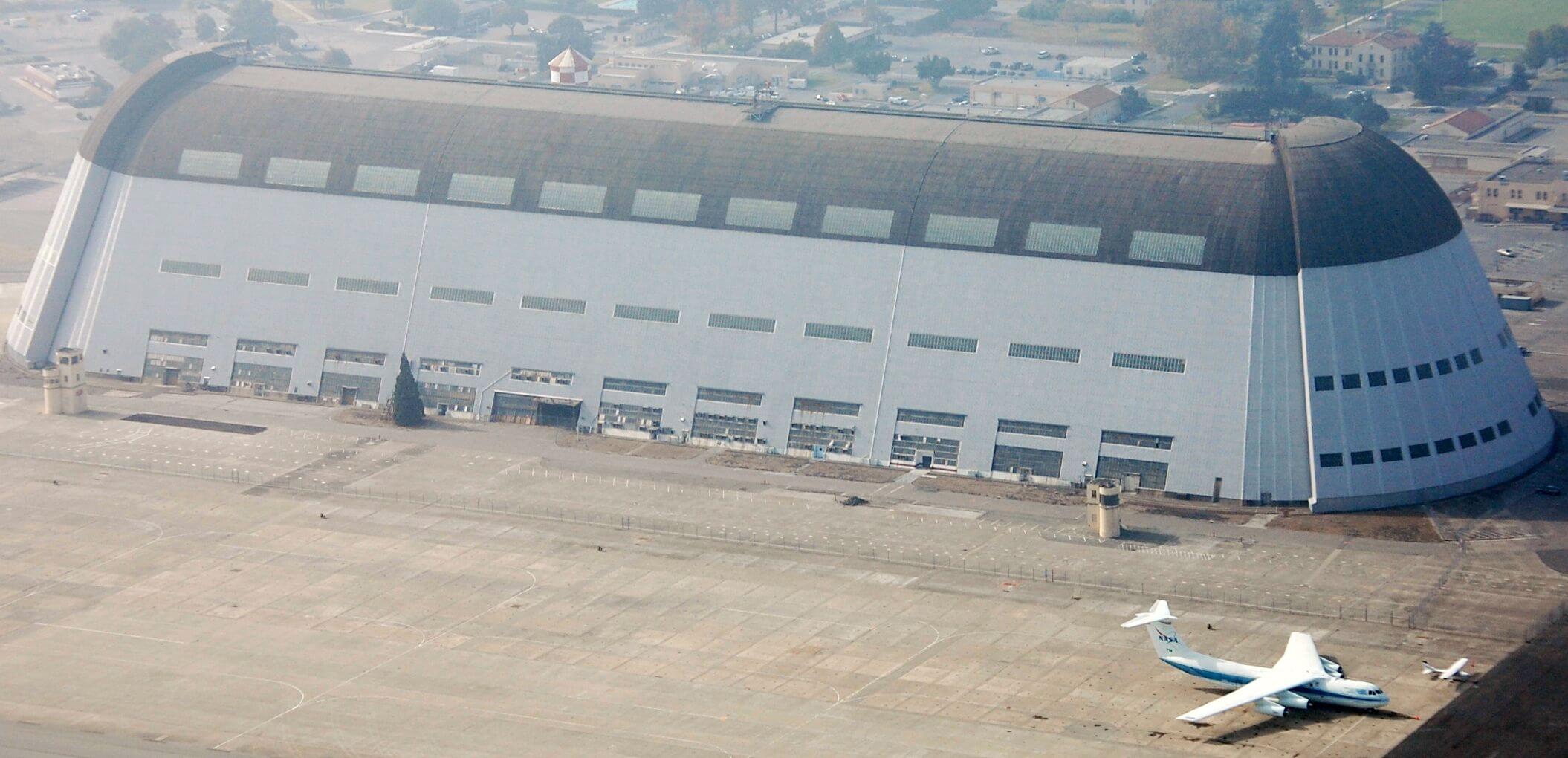 Google арендовала у NASA гигантские ангары для секретных проектов