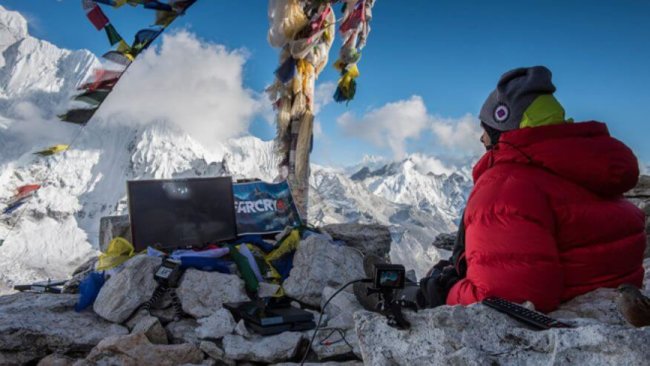 Геймер установил рекорд на горе Эверест. Фото.