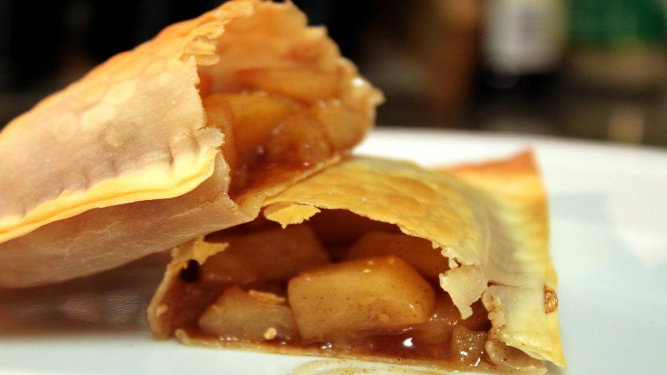 Яблоки в сладостях