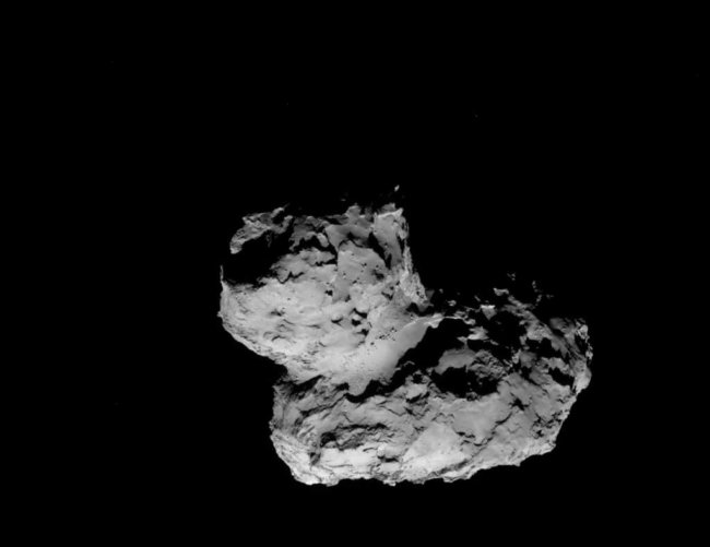 Почему у кометы Чурюмова — Герасименко форма утки? Фото.