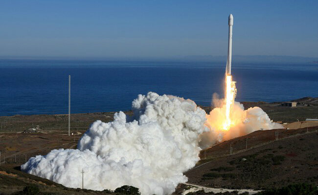 19 декабря SpaceX впервые в истории посадит ракету на плавучую платформу. Фото.