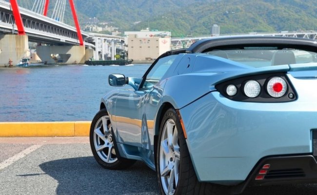 Электромобиль Tesla Roadster получил серьезное обновление. Фото.
