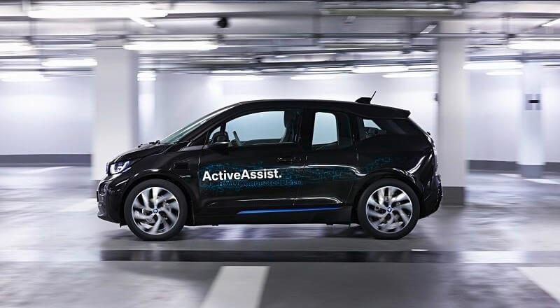 BMW покажет автомобили, которые можно парковать с помощью умных часов