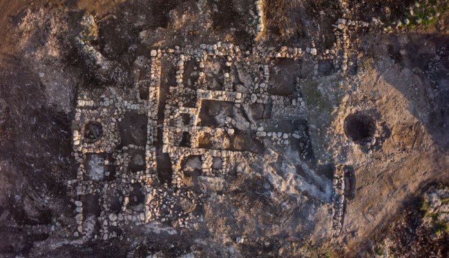 Археологи обнаружили древнюю ферму прямо в центре Израиля. Фото.