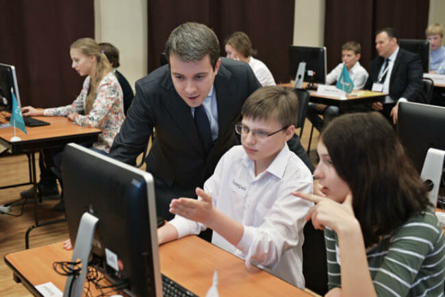 В России откроется онлайн-школа для юных программистов. Фото.
