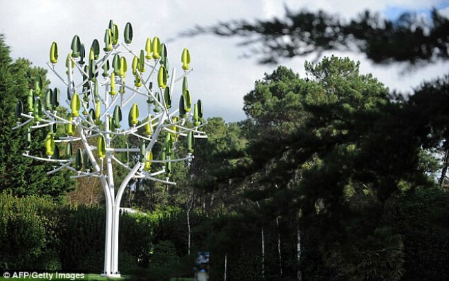 Во Франции появилось дерево, вырабатывающее электричество. Фото.
