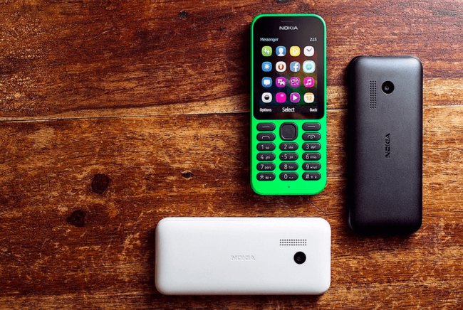 Microsoft представил Nokia 215 — свой самый доступный телефон с Интернетом и долгоиграющей батареей. Фото.