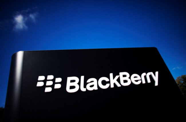 Акции BlackBerry рухнули после опровержения информации о ее продаже. Фото.