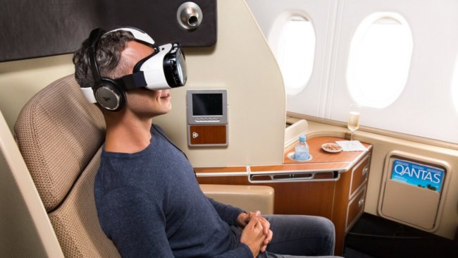 Шлем виртуальной реальности Samsung Gear VR будут выдавать в самолетах. Фото.