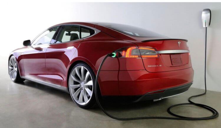 Tesla создает роботизированную зарядку для электромобилей. Фото.