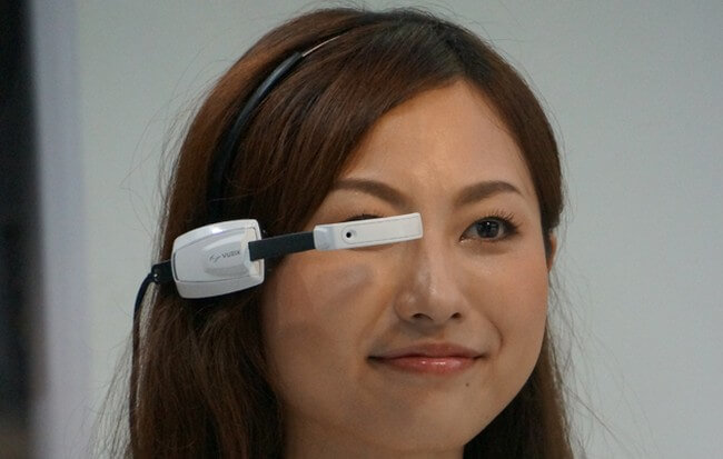 Компания Intel вложила 25 миллионов долларов в конкурента Google Glass. Фото.