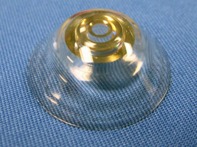 Создан прототип контактных линз, которые наделяют человека сверхзрением. Фото.