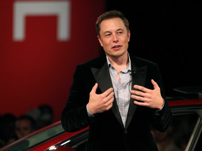 Apple переманивает специалистов Tesla длинным долларом. Фото.