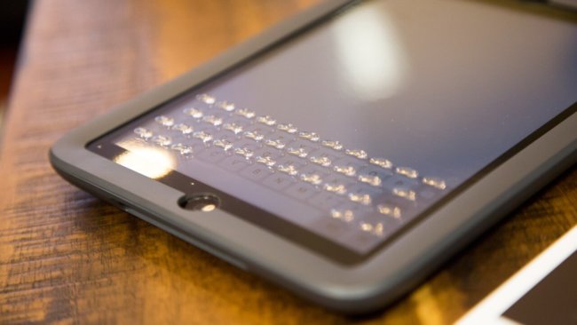 Phorm – уникальная тактильная клавиатура для iPad Mini. Фото.
