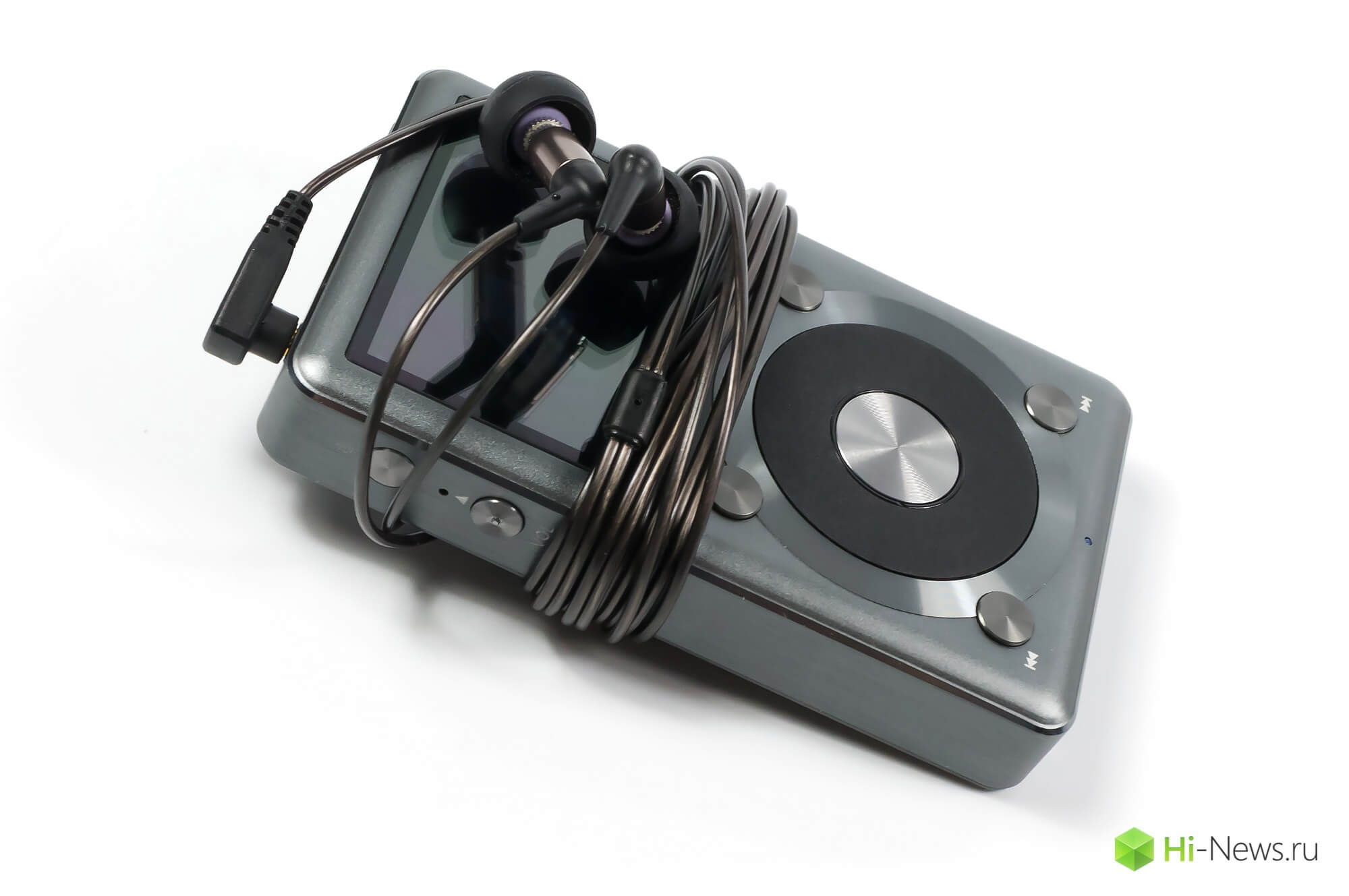 5 With earphones 5 With earphones