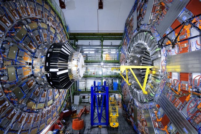 Сможет ли Большой адронный коллайдер найти «пропавшую Вселенную»? Фото.