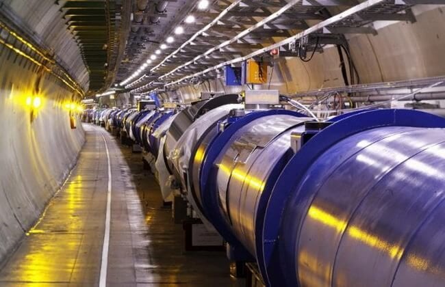 Поможет ли Большой адронный коллайдер найти другие измерения и Вселенные? Фото.