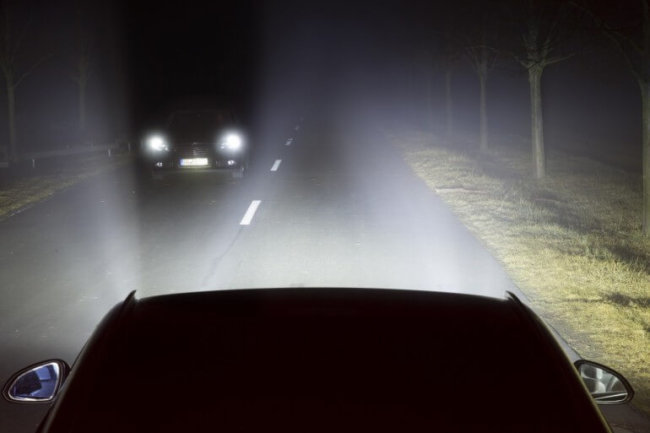 GM разрабатывает систему освещения, которая управляется взглядом водителя. Фото.