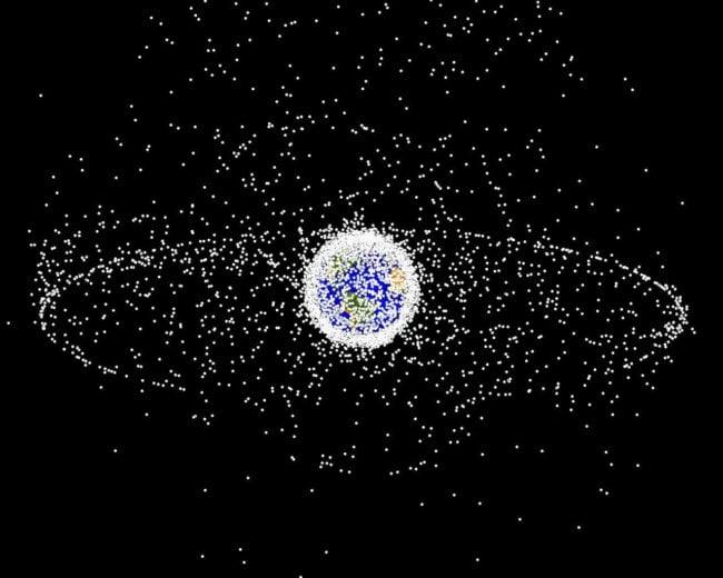 Как очистить орбиту от космического мусора? Фото.