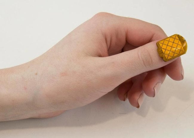 Накладные ногти NailO заменят компьютерную мышку. Фото.