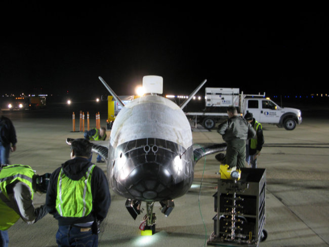 Сверхсекретный беспилотник X-37B готовится к выполнению новой миссии. Фото.
