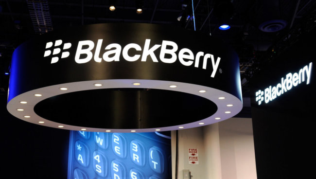 Корпорация Microsoft планирует приобрести компанию BlackBerry. Фото.