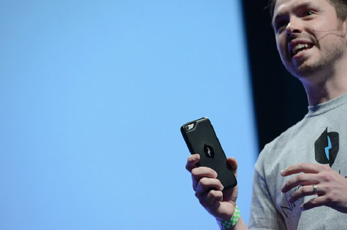 Новый чехол для iPhone 6 собирает энергию из воздуха. Фото.