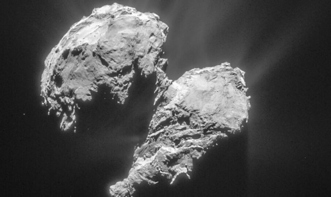 «Розетта» обнаружила у кометы 67P интересный механизм распада молекул. Фото.
