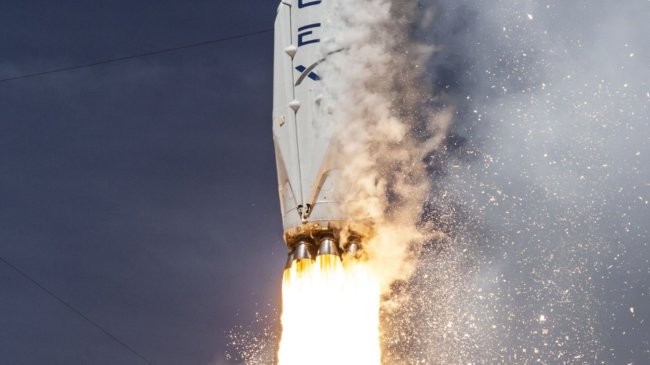 SpaceX снова попытается посадить ракету на плавучую платформу. Фото.