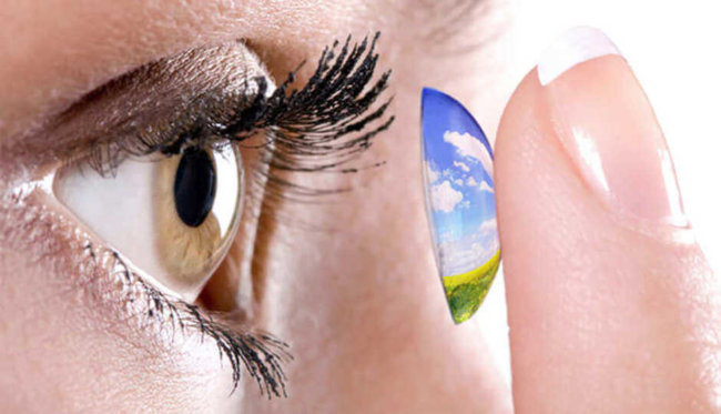 Google запатентовала контактные линзы со сканером радужки глаза. Фото.