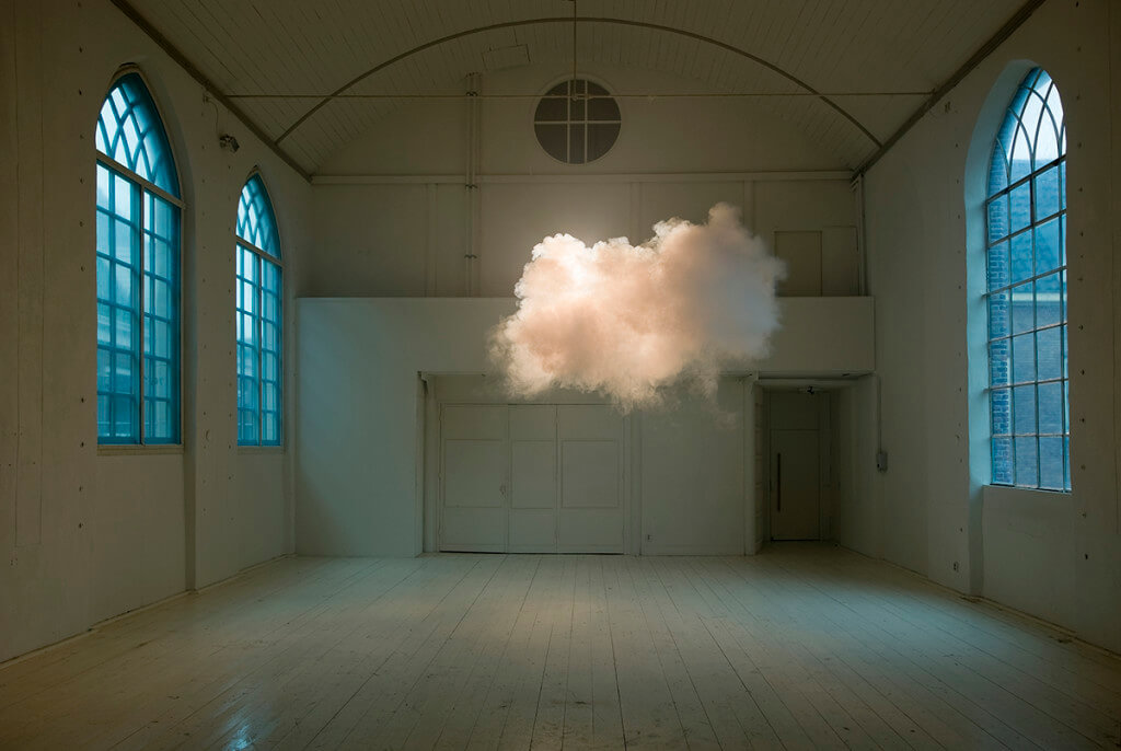 Художник создаёт реалистичные облака внутри помещений
