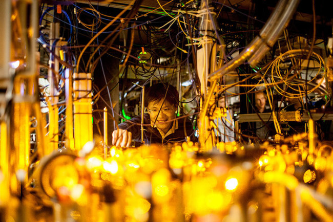 Учёные из MIT создали первый в мире фермионный микроскоп. Фото.