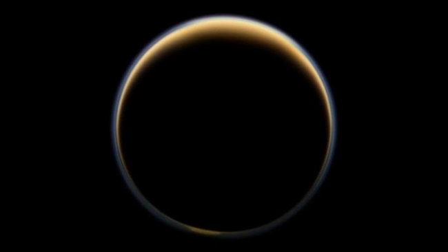 Ученые нашли еще одно сходство между Землей и Титаном. Фото.