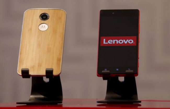 Lenovo выпустит смартфон и часы Motorola этим летом. Фото.