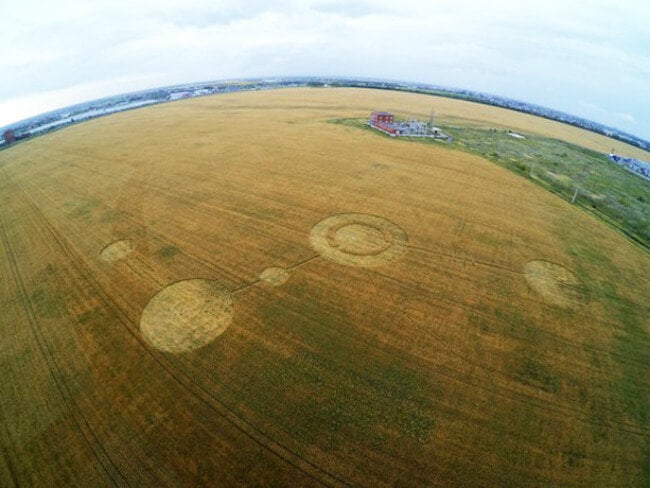 На поле в Тольятти появились очередные таинственные круги. Фото.