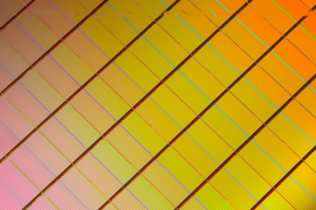 Накопители на базе памяти 3D XPoint будут в 1000 раз быстрее обычных SSD. Фото.