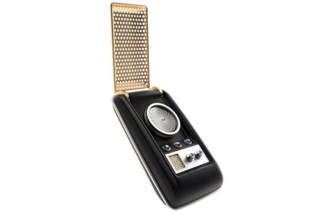 Вы можете приобрести гарнитуру для смартфона в форме коммуникатора из Star Trek. Фото.