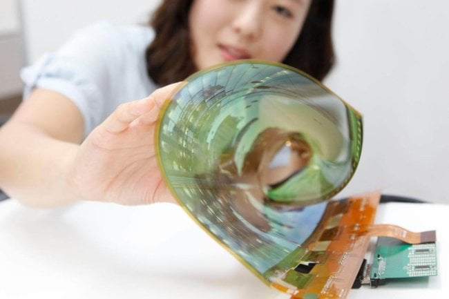 LG инвестирует 1 млрд долларов в гибкие и складываемые дисплеи. Фото.