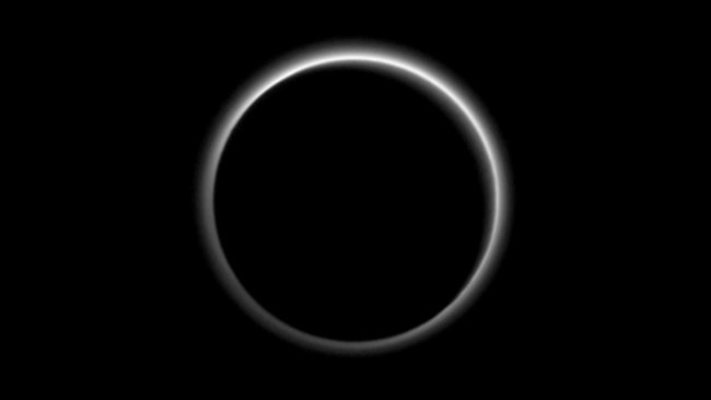 Что можно разглядеть на последних снимках Плутона? Фото.