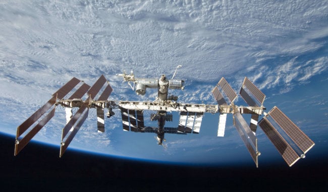 Российские космонавты успешно завершили выход в открытый космос. Фото.