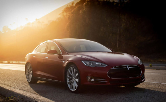 Хакеры взломали и управляли Tesla Model S на ходу. Фото.