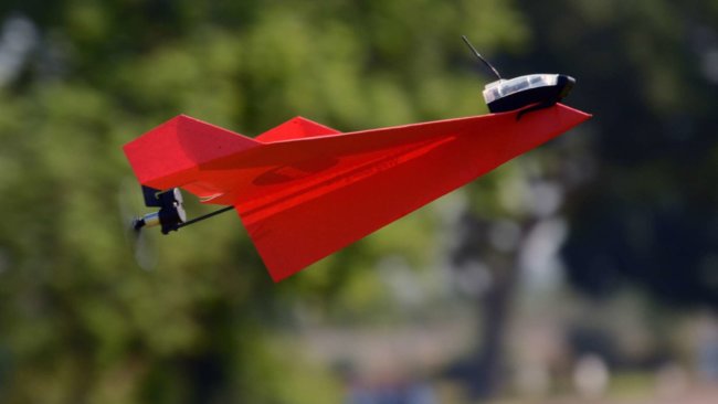 Федеральное управление гражданской авиации США приравняло бумажные самолётики к дронам. Фото.