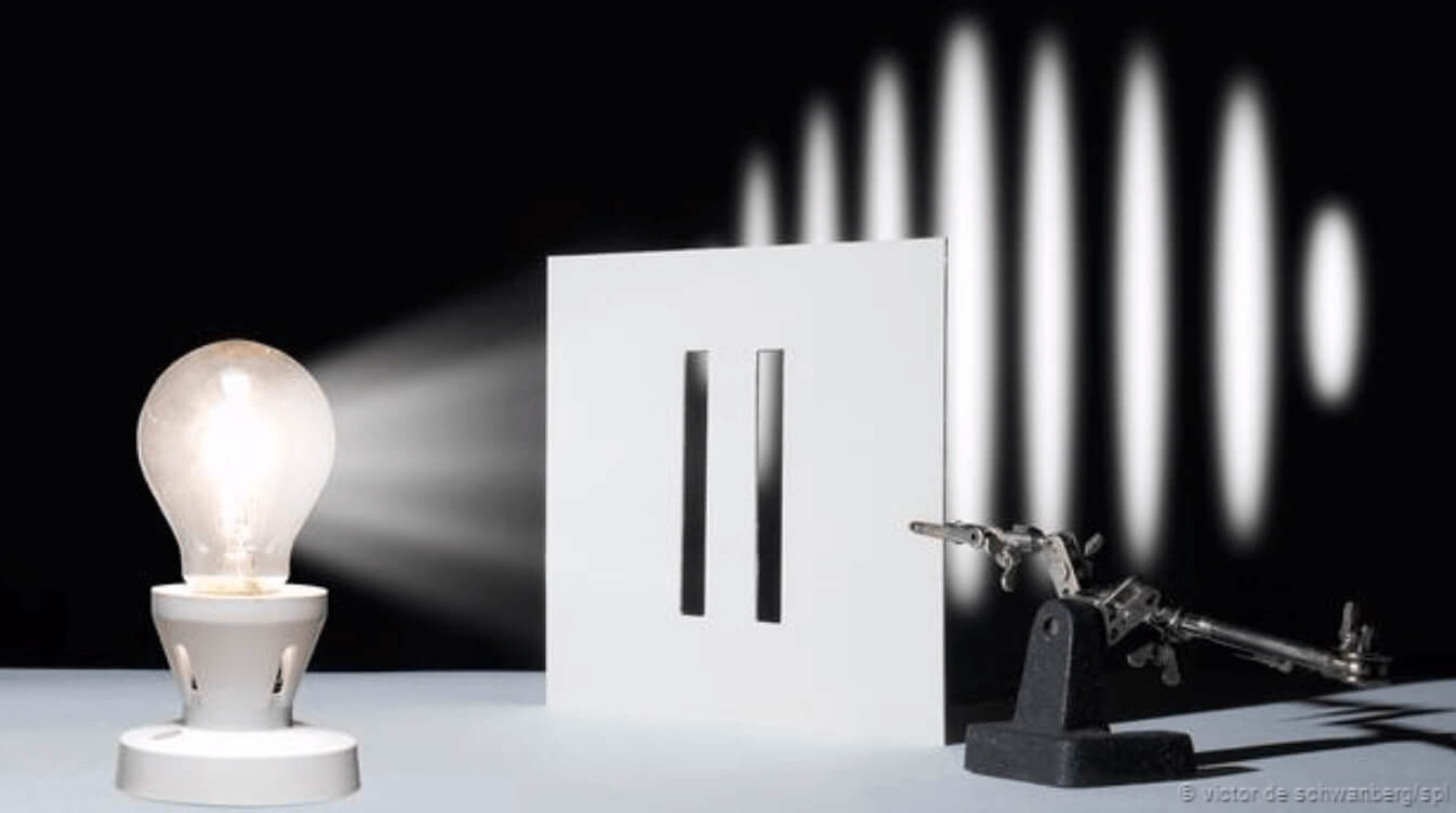 Как движется свет? Эксперимент с двойной щелью Томаса Юнга. Фото.