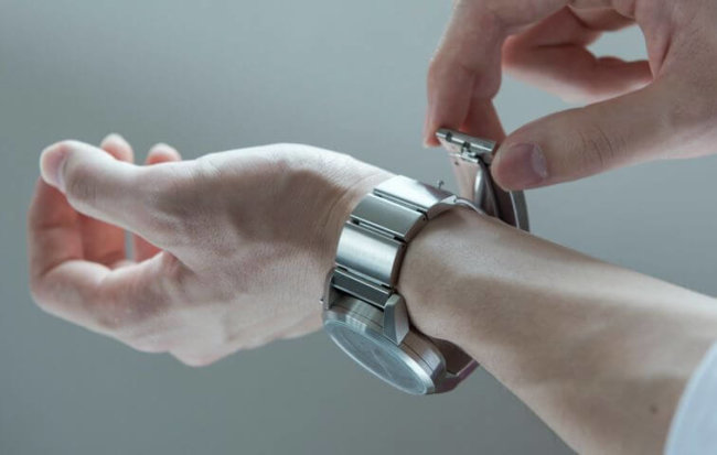 Sony выпустит умные часы Wena Wrist без электронного дисплея. Фото.