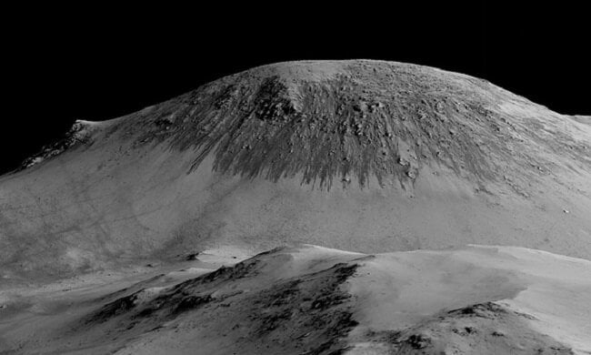 На Марсе обнаружена текущая жидкая вода. Фото.