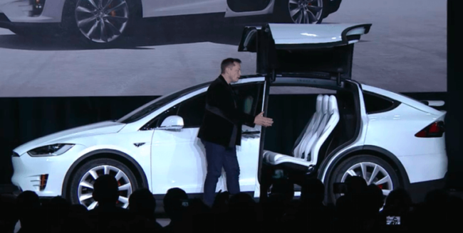 Tesla представила производственную версию кроссовера Model X. Фото.
