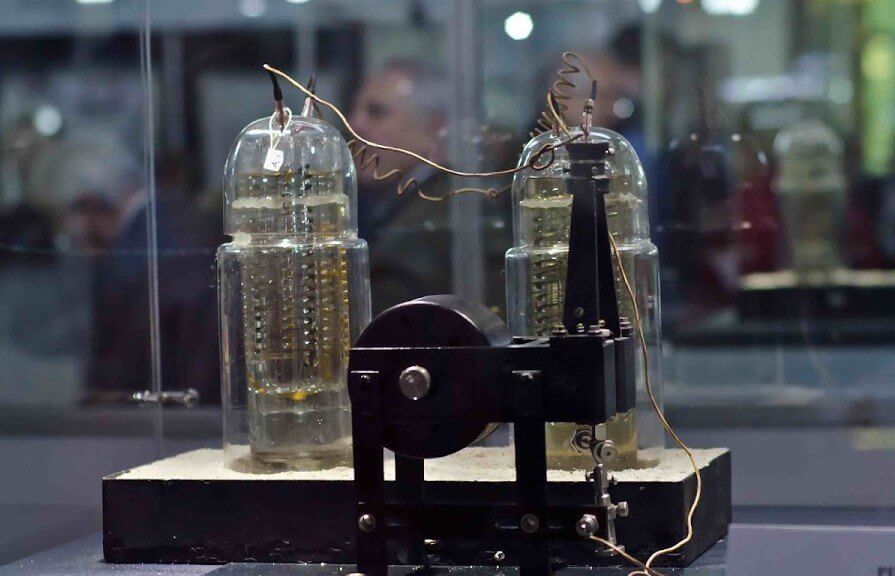 Что такое батарейка Карпена. Батарейка Карпена пусть и не стала вечным двигателем, но все равно способна проработать 60 лет. Что такое батарейка Карпена. Батарейка Карпена пусть и не стала вечным двигателем, но все равно способна проработать 60 лет. Фото.