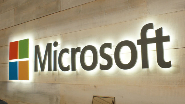 Lumia, Surface (Pro 4 и Book) представлены Microsoft. Фото.