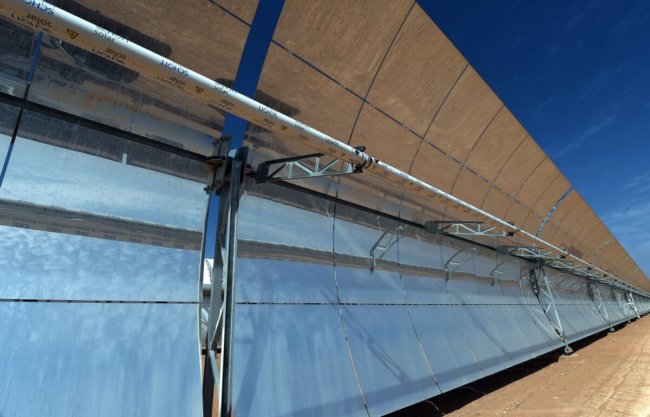 Марокко строит крупнейшую в Африке солнечную электростанцию. Фото.
